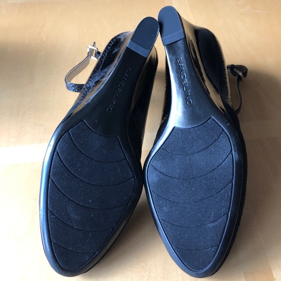 Bandolino suede & patent leather wedges - Picture 4 of 6